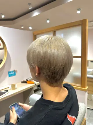 カラー 芝智也/ ブリーチカラーのヘアスタイル