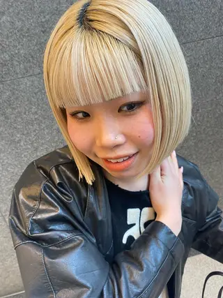 ミディアム デザインカラー/ボブ ブリーチカラー/ユリのヘアスタイル