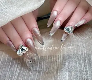 ネイル Nailsalon Vi+ももか🩷のネイルデザイン