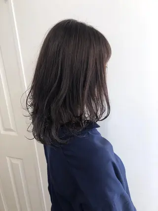 ミディアム カラー MIOベージュカラー 柔らかいカラーのヘアスタイル