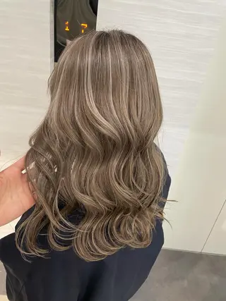 セミロング 手島 カミラのヘアスタイル
