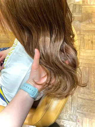 ミディアム カラー 渋谷 とまとのヘアスタイル