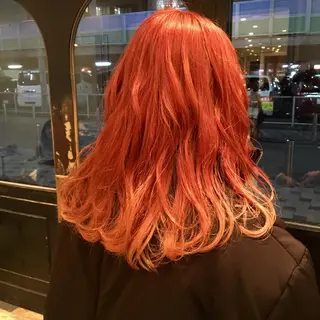 ロング SAKINO. ベージュカラーのヘアスタイル