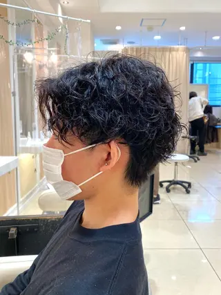 ミディアム パーマ メンズ メンズ特化型美容師 栗山勇人のヘアスタイル