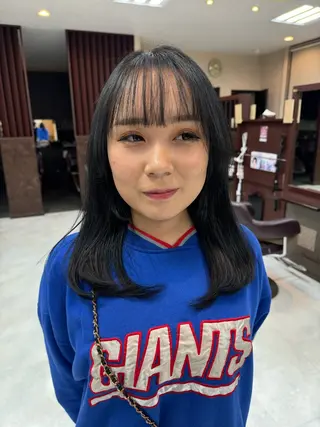 セミロング カラー 三浦 聖泉のヘアスタイル