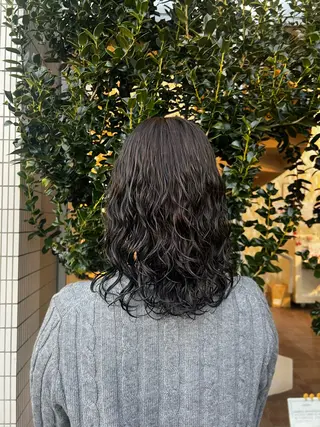 セミロング パーマ 安藤 暁のヘアスタイル