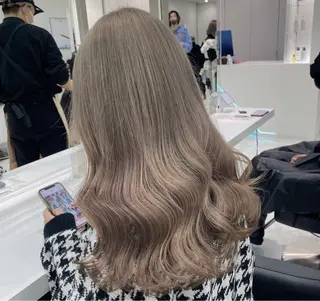 セミロング カラー ヘアアレンジ 🫧モテる💗ダメー ジレスハイトーン🫧のヘアスタイル
