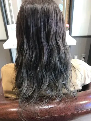 セミロング カラー Avery SHINのヘアスタイル