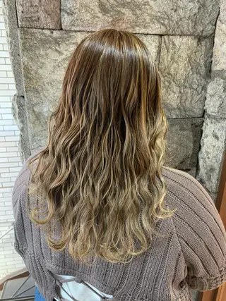 セミロング カラー 蓮見  友里のヘアスタイル