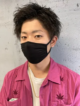 パーマ メンズ 顔まわりレイヤー デザインカットのヘアスタイル