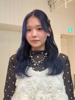 セミロング フカミ マナカのヘアスタイル