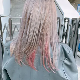 ミディアム カラー アートディレクター 尾内 友美のヘアスタイル