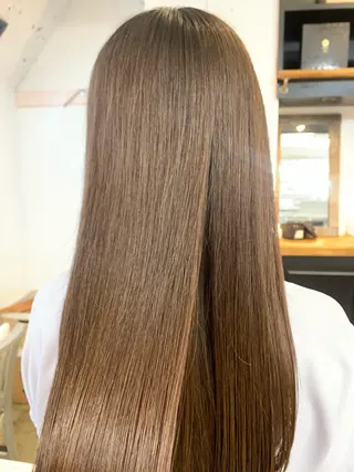 ミディアム カラー トップ スタイリストのヘアスタイル