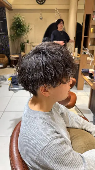 ショート カラー パーマ ヘアアレンジ メンズ 新宿のパーマ職人/ メンズパーマ/石見のヘアスタイル