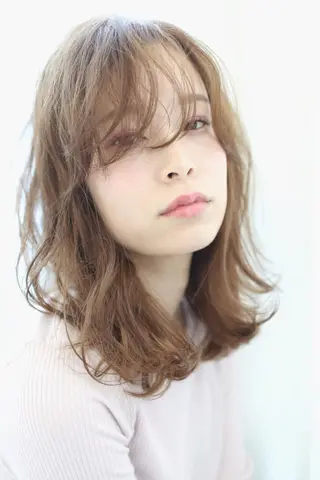 セミロング カラー パーマ 🪐脱白髪染め 🪐松尾菜々美のヘアスタイル