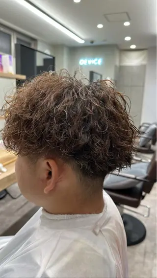 パーマ メンズ yu-kiハイトーン /ブリーチ無しカラーのヘアスタイル