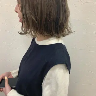 ミディアム カラー くすみベージュカラー 🪻HARUKAのヘアスタイル