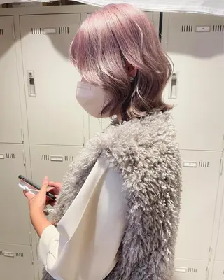 ミディアム カラー ハイトーン×レイヤー カットTAKUMIのヘアスタイル