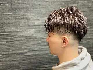 ミディアム パーマ メンズ 竹林 烈のヘアスタイル