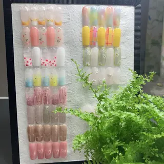 ネイル 高木 維麗絲のネイルデザイン