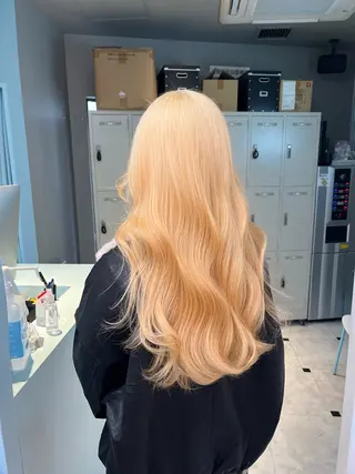 セミロング カラー ブリーチカラー 🩵MIZUKIのヘアスタイル
