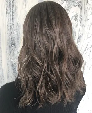 ロング カラー 藤井 さと実のヘアスタイル