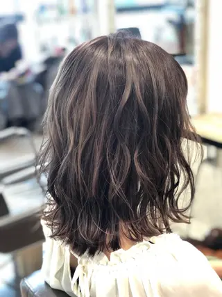 ミディアム カラー ベージュカラー🧸 伊藤なつみのヘアスタイル
