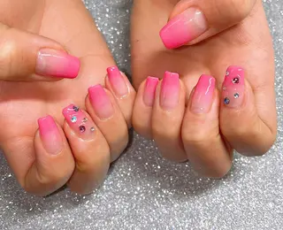 ネイル VIERU 🌈🎀💖のネイルデザイン