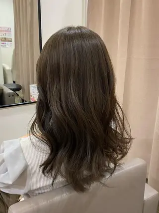 セミロング カラー Ashanti 磯崎のヘアスタイル