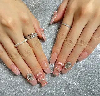 ネイル VIERU 🌈🎀💖のネイルデザイン