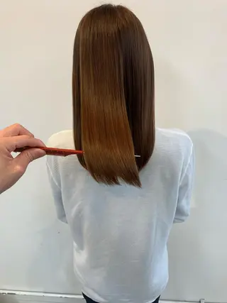 ミディアム カラー トップ スタイリストのヘアスタイル