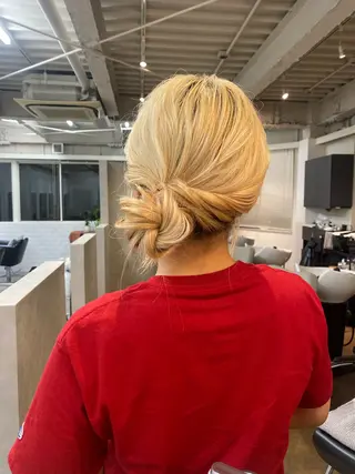 ヘアアレンジ レイヤー/ハイトーン ヒガシサヨのヘアスタイル