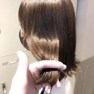 ミディアム カラー ハイトーン×レイヤー カットTAKUMIのヘアスタイル