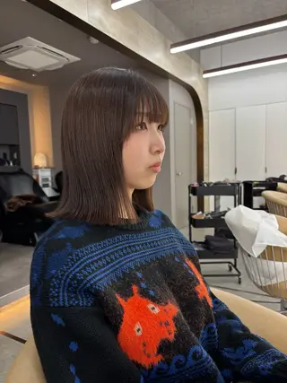 ミディアム 髪質改善|透明 感カラー🩵レイヤーのヘアスタイル