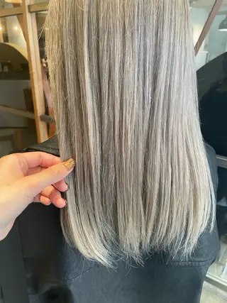 セミロング カラー パーマ ヘアアレンジ ハイトーンカラー🤍 山下 優華のヘアスタイル