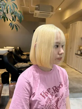 ショート カラー 髪質改善×ハイトーン レイヤー天神美容室のヘアスタイル