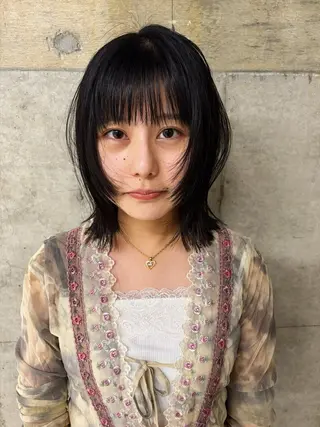 ミディアム タケ/ボブカット ブリーチモデルのヘアスタイル