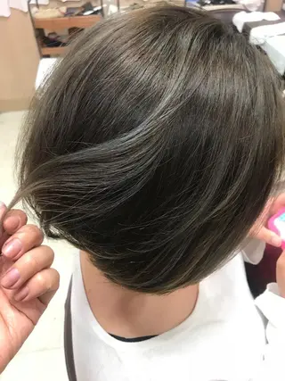 ショート カラー ササキ トモコのヘアスタイル