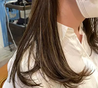 セミロング カラー よこもり あいのヘアスタイル