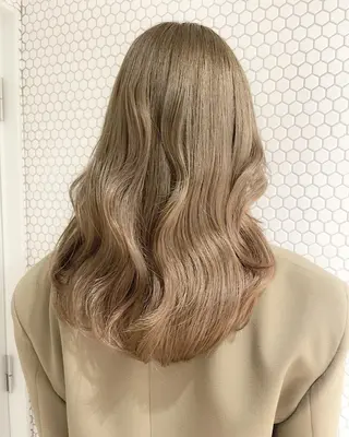 カラー urara🤍 柔らかヘアのヘアスタイル