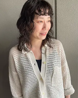 ミディアム カラー パーマ 💓パーマ，💗 レイヤーカットのヘアスタイル