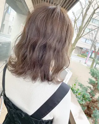 ミディアム カラー 艶髪・酸性ストレート フリツのヘアスタイル