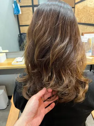 ミディアム カラー パーマ ヘアアレンジ メンズ キッズ ネイル マツエク・マツパ アイブロウ 久木原 ゆりのヘアスタイル