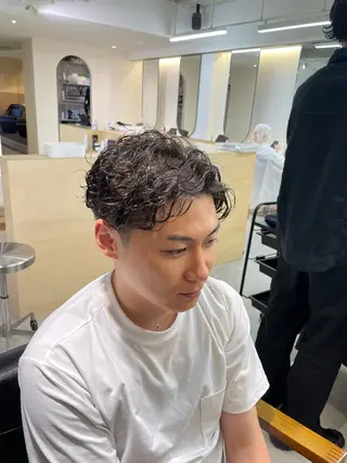 ショート パーマ メンズ マエダ リョウのヘアスタイル