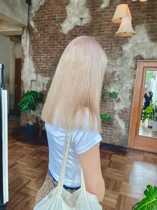 ロング カラー ミルクティー× グレージュMOMOのヘアスタイル