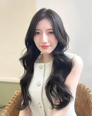 ロング カラー ヘアアレンジ hazuki🐈⬛ 透明感カラーのヘアスタイル