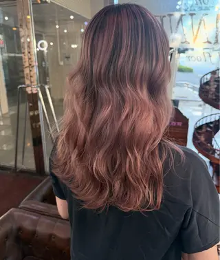 セミロング カラー モモカ/ハイトーン /バレイヤージュのヘアスタイル