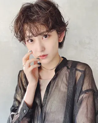 ショート パーマ hollo 原宿のヘアスタイル