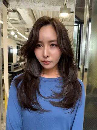 ロング カラー 🌟小顔レイヤー× 赤み消し透明感カラーのヘアスタイル