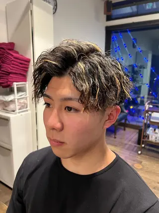 ショート パーマ メンズ 二本木 秀成のヘアスタイル